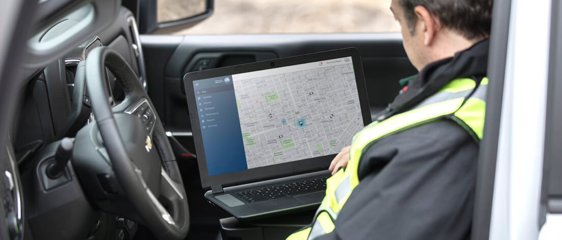 A GM Fleet customer connects to his laptop inside his vehicle using OBS Connectivity features.