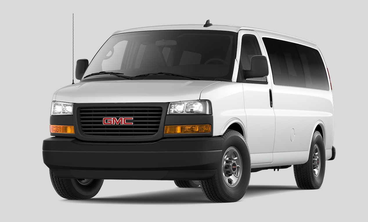 Fourgonnette de tourisme GMC Savana 2024 de GM Envolve.