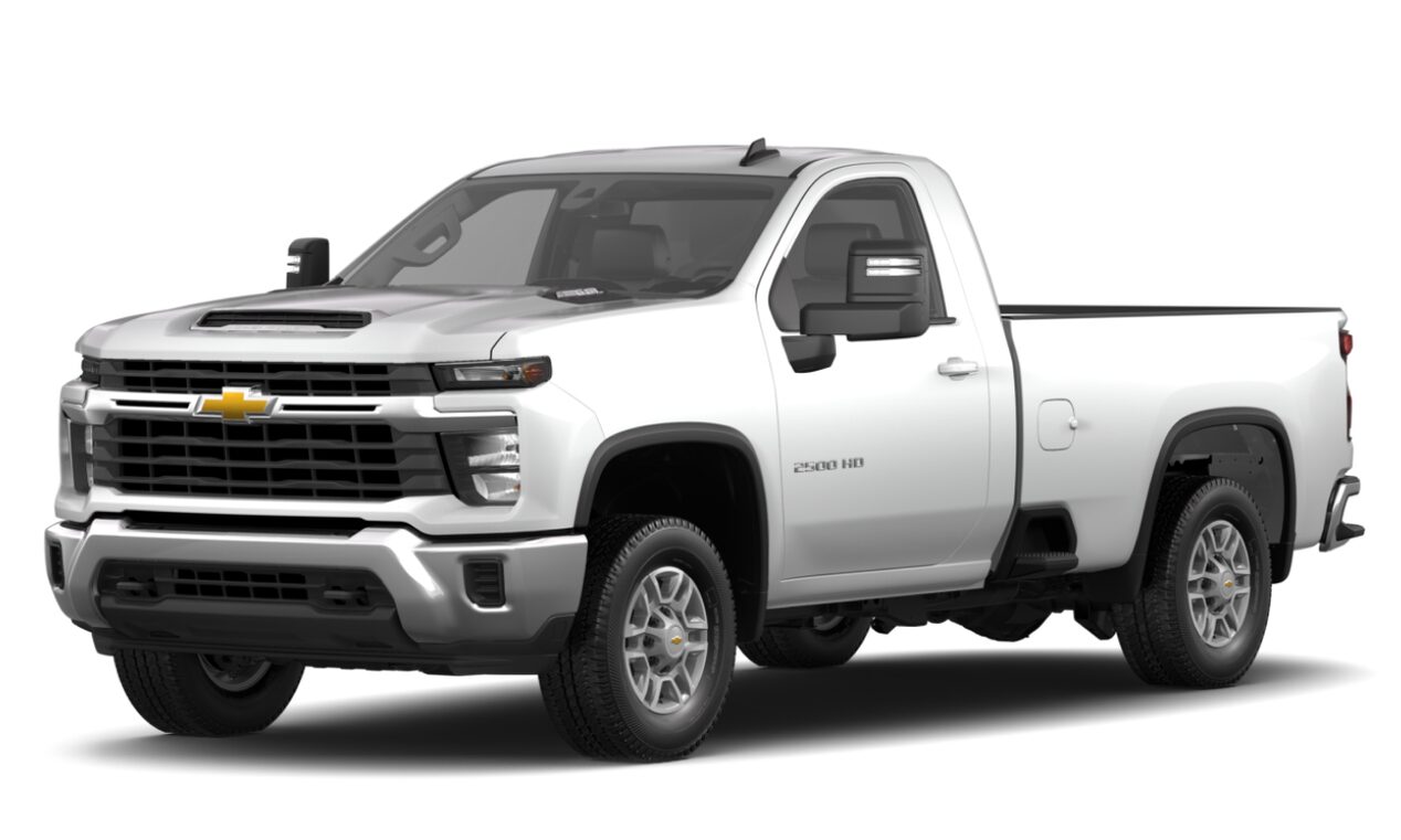 Three-Quarters Front View of the 2024 Chevrolet Silverado 2500 HD / 3500 HD