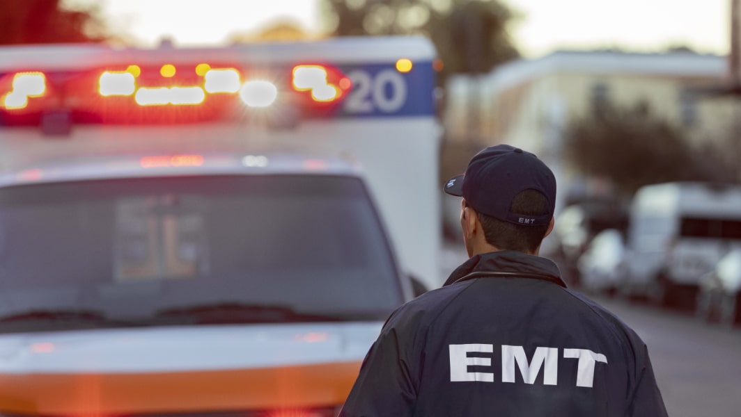 OnStar assists EMT with an emergency.