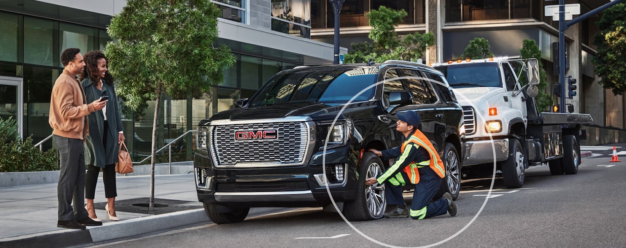 OnStar providing Roadside assistance to a couple with their vehicle.